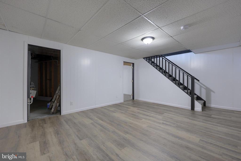 6541 HOLLOW DRIVE