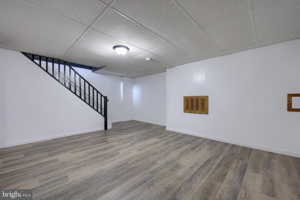 6541 HOLLOW DRIVE
