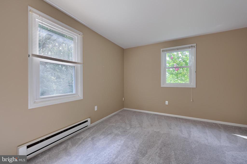 11 BRANSTOCK COURT