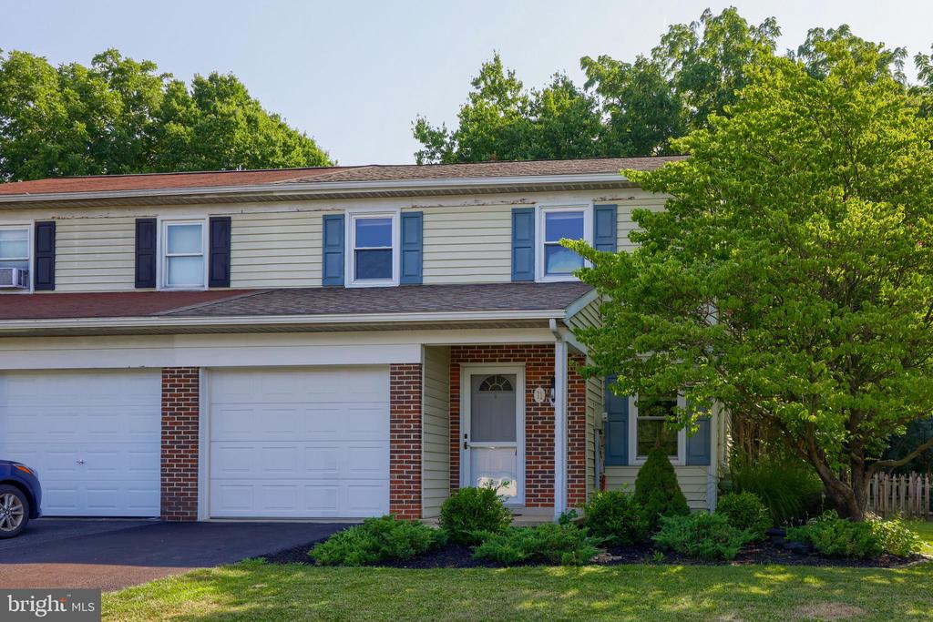 11 BRANSTOCK COURT