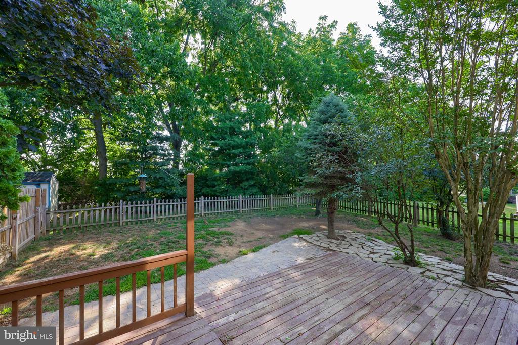 11 BRANSTOCK COURT