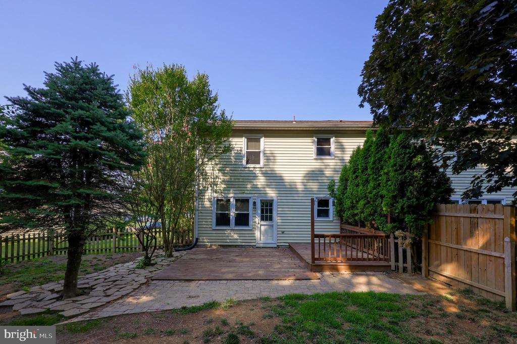 11 BRANSTOCK COURT