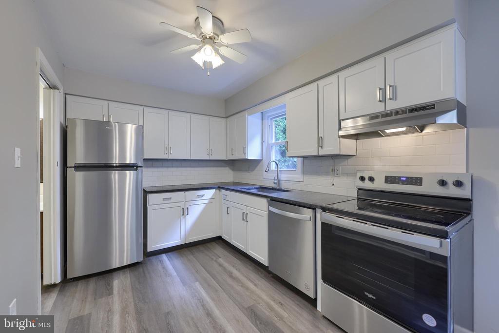 11 BRANSTOCK COURT
