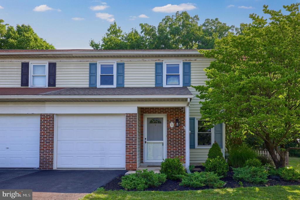 11 BRANSTOCK COURT