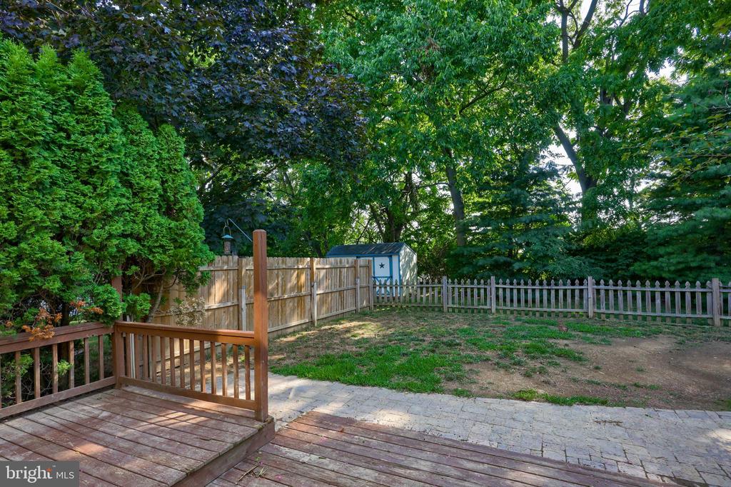 11 BRANSTOCK COURT