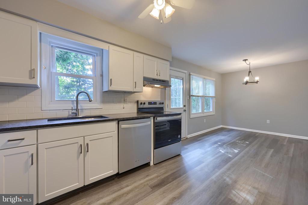 11 BRANSTOCK COURT