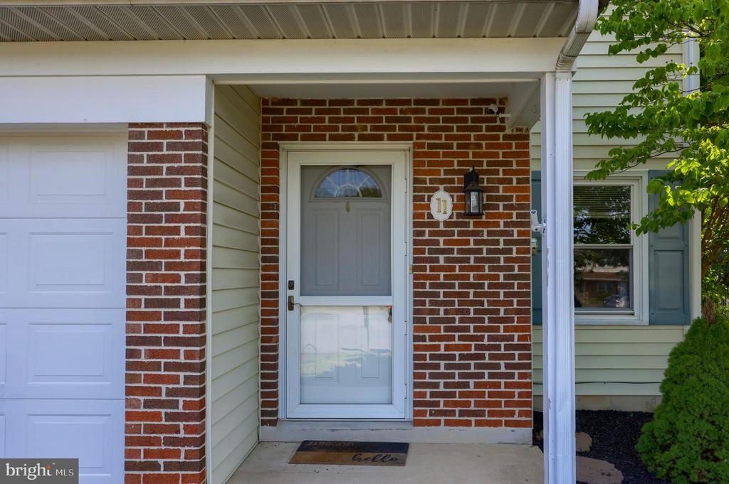 11 BRANSTOCK COURT