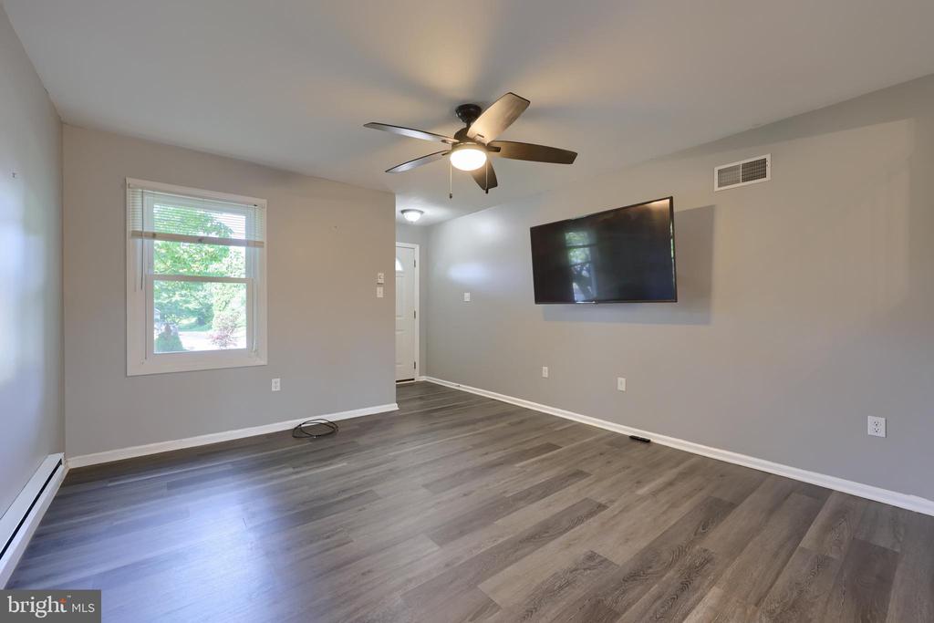 11 BRANSTOCK COURT
