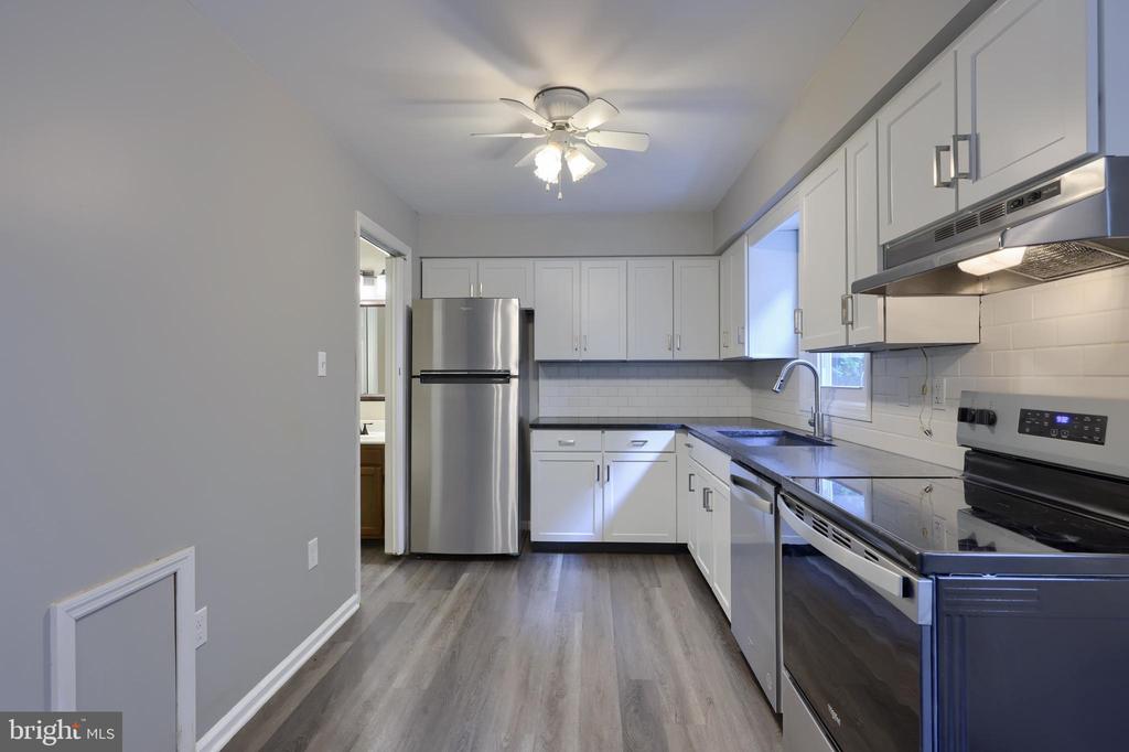 11 BRANSTOCK COURT