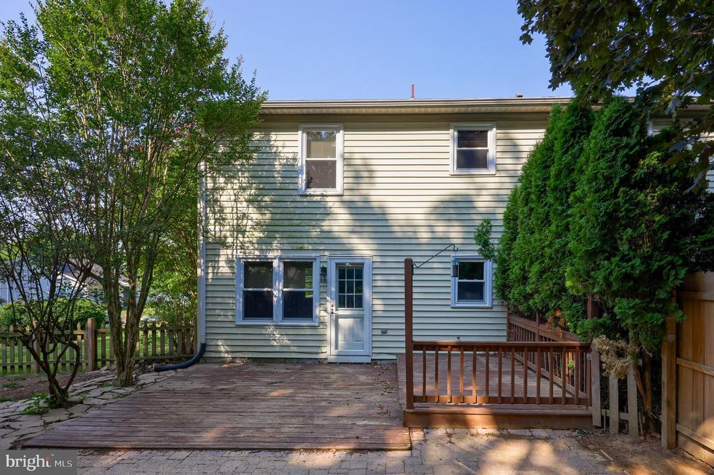 11 BRANSTOCK COURT