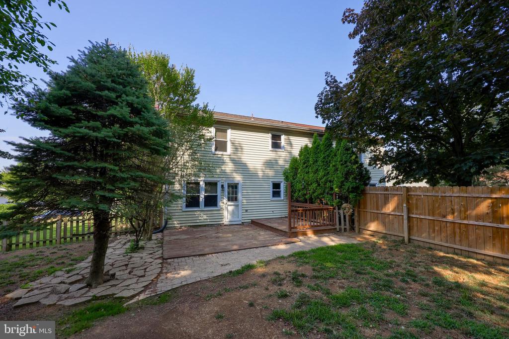 11 BRANSTOCK COURT