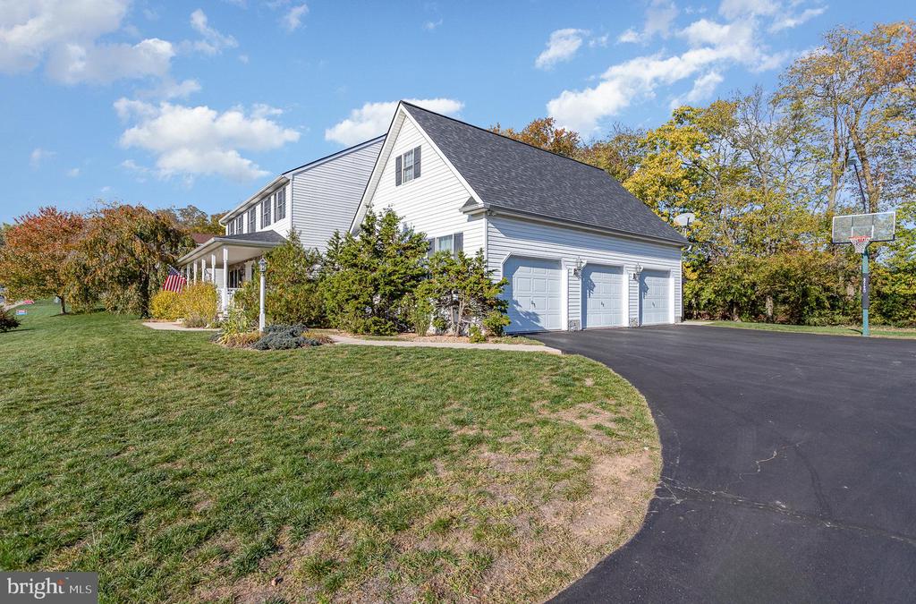 23 HUNTER DRIVE