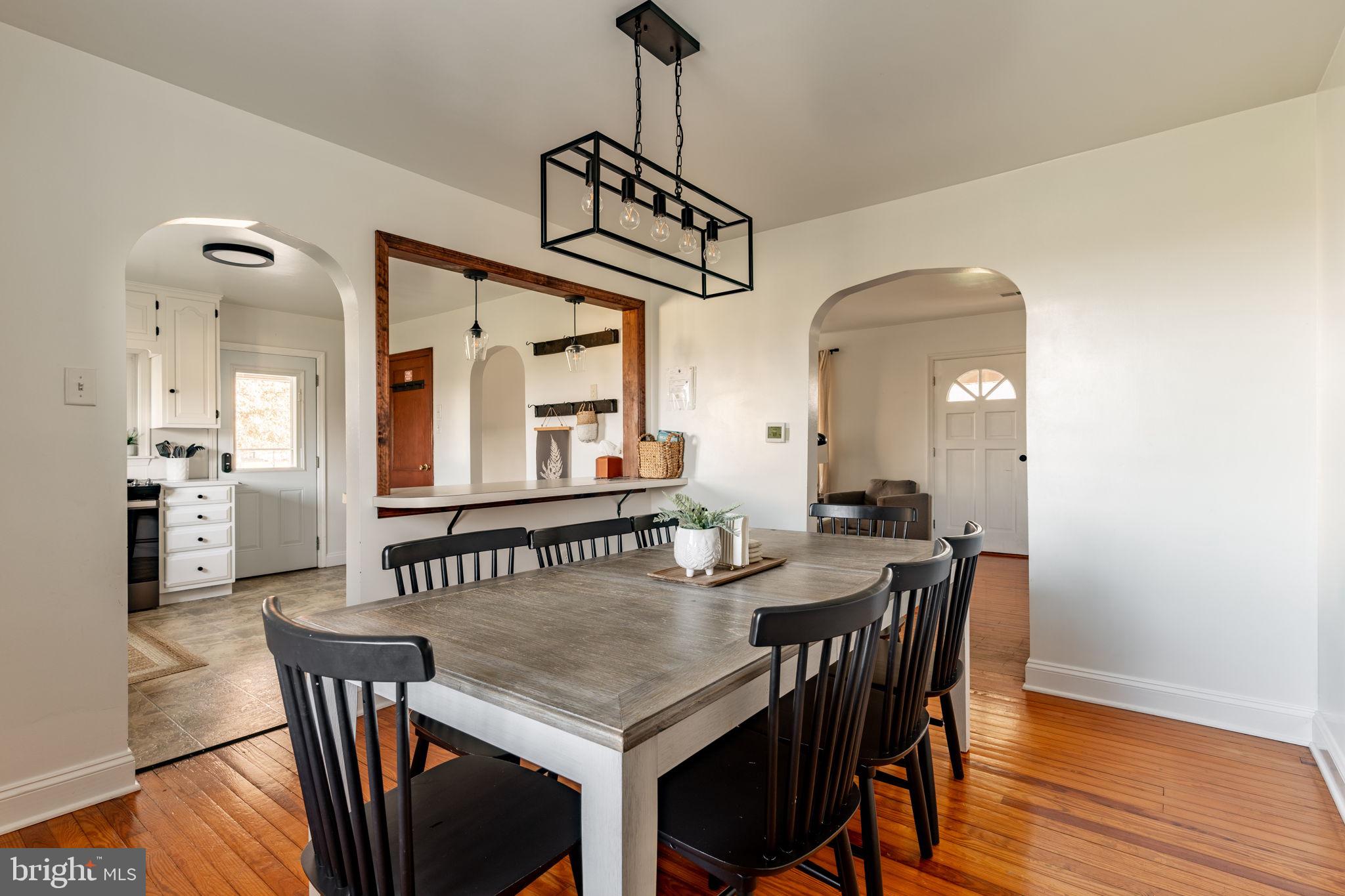 211 E LEXINGTON ROAD