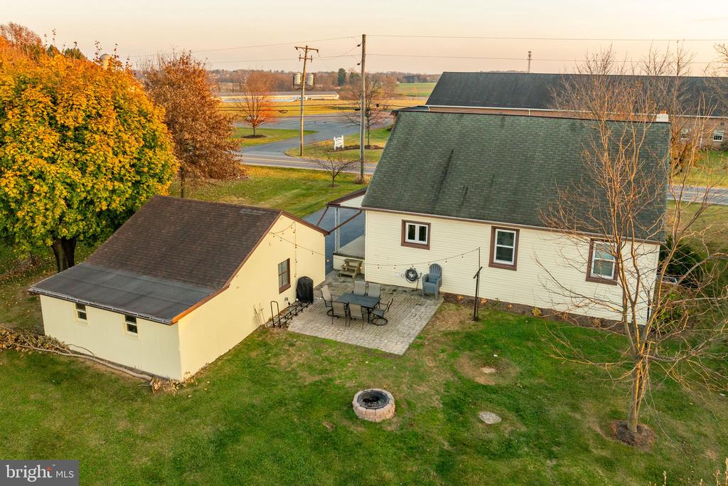 211 E LEXINGTON ROAD