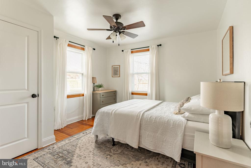 211 E LEXINGTON ROAD