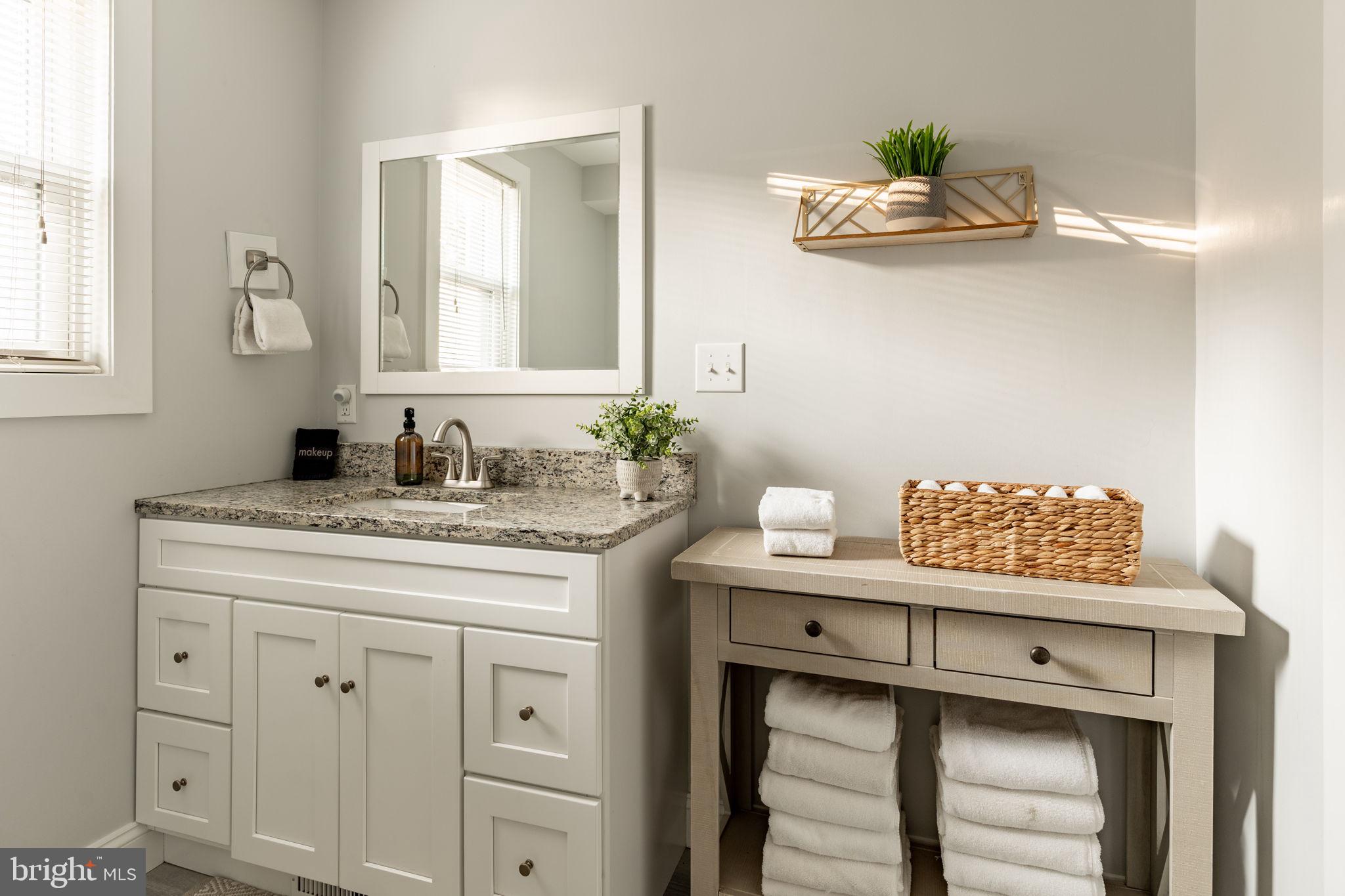 211 E LEXINGTON ROAD