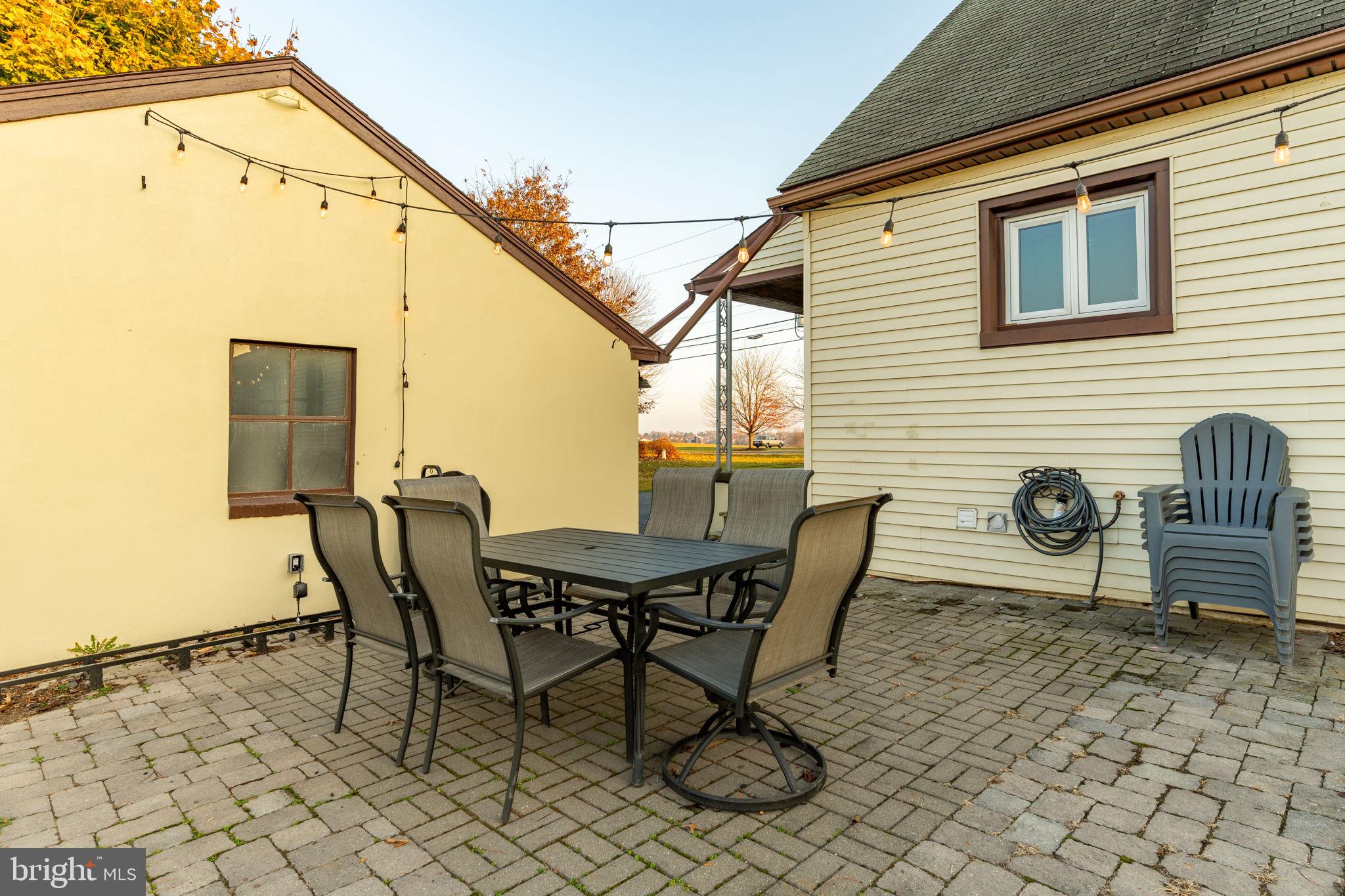 211 E LEXINGTON ROAD