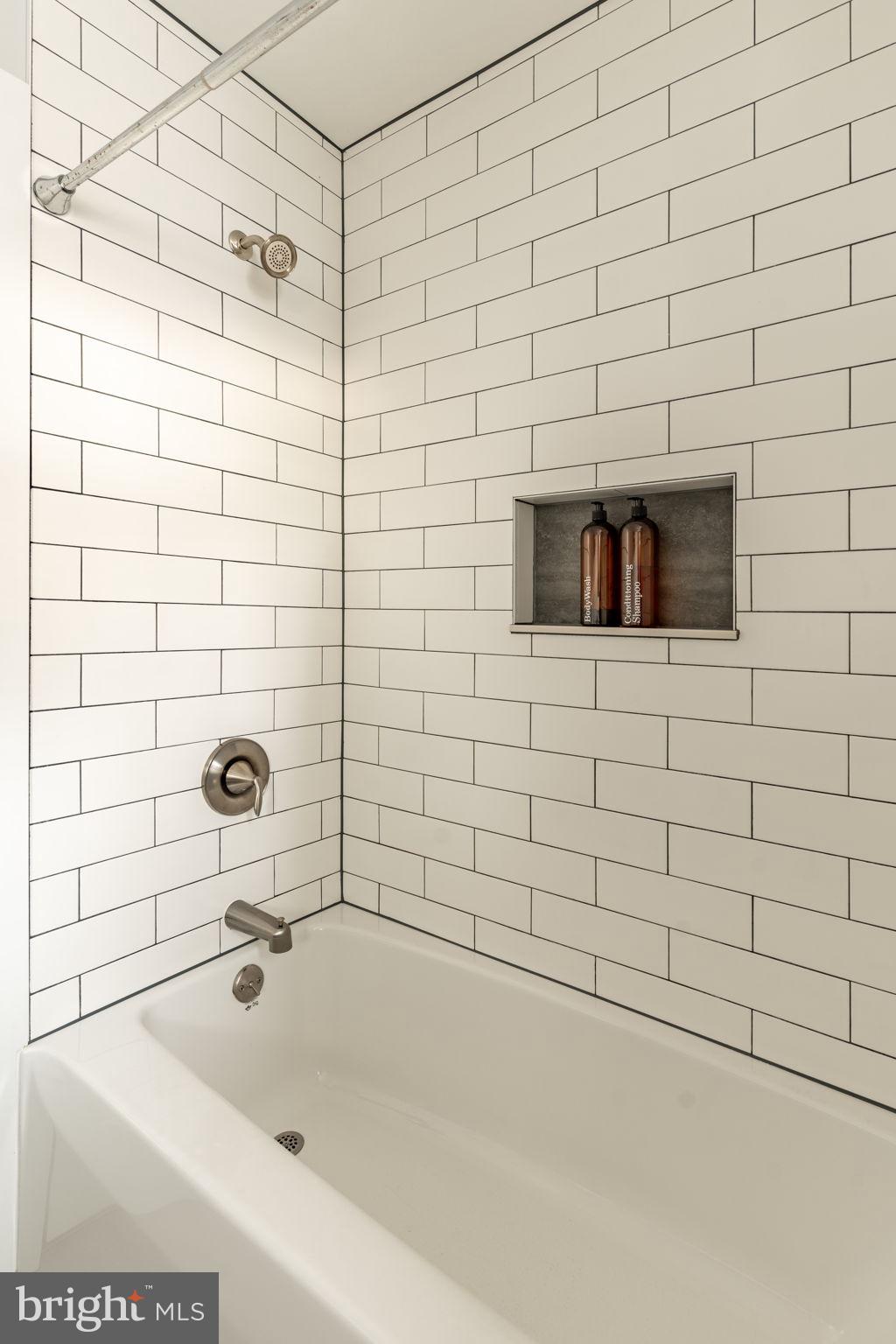 211 E LEXINGTON ROAD