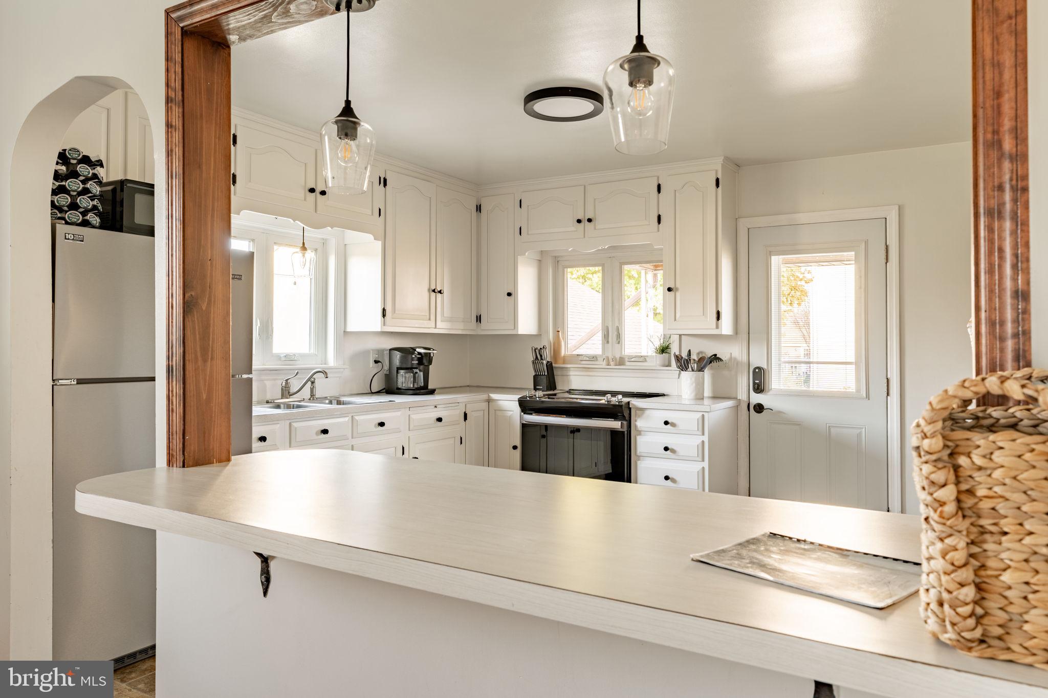 211 E LEXINGTON ROAD