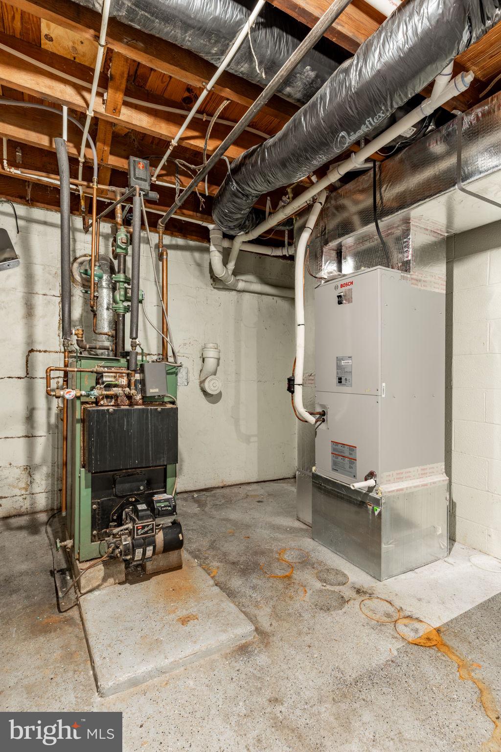 211 E LEXINGTON ROAD