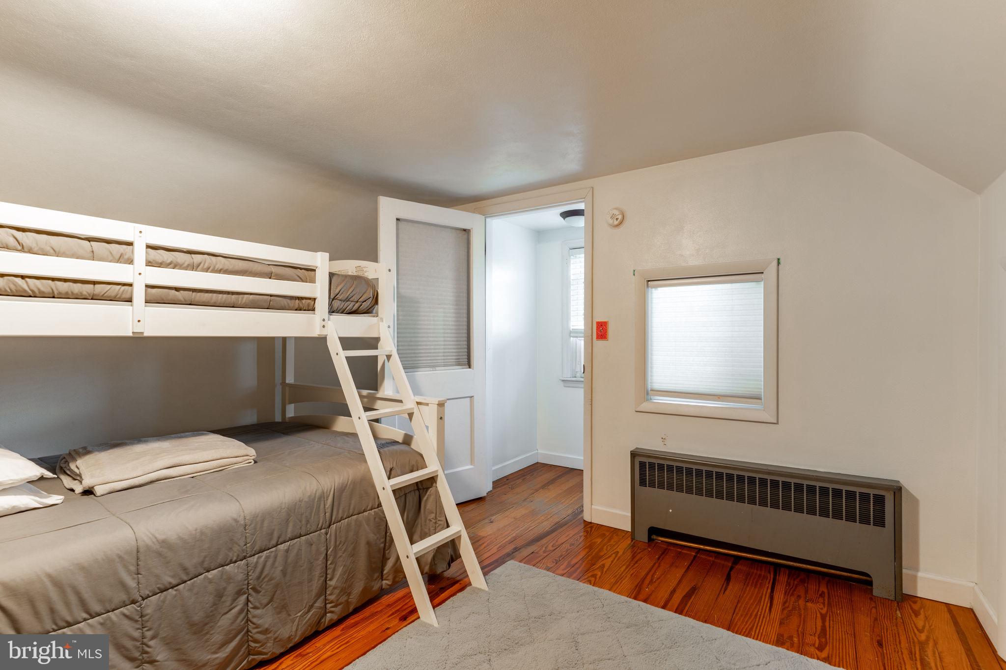 211 E LEXINGTON ROAD