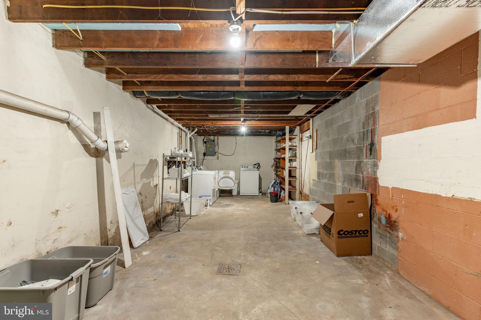 211 E LEXINGTON ROAD