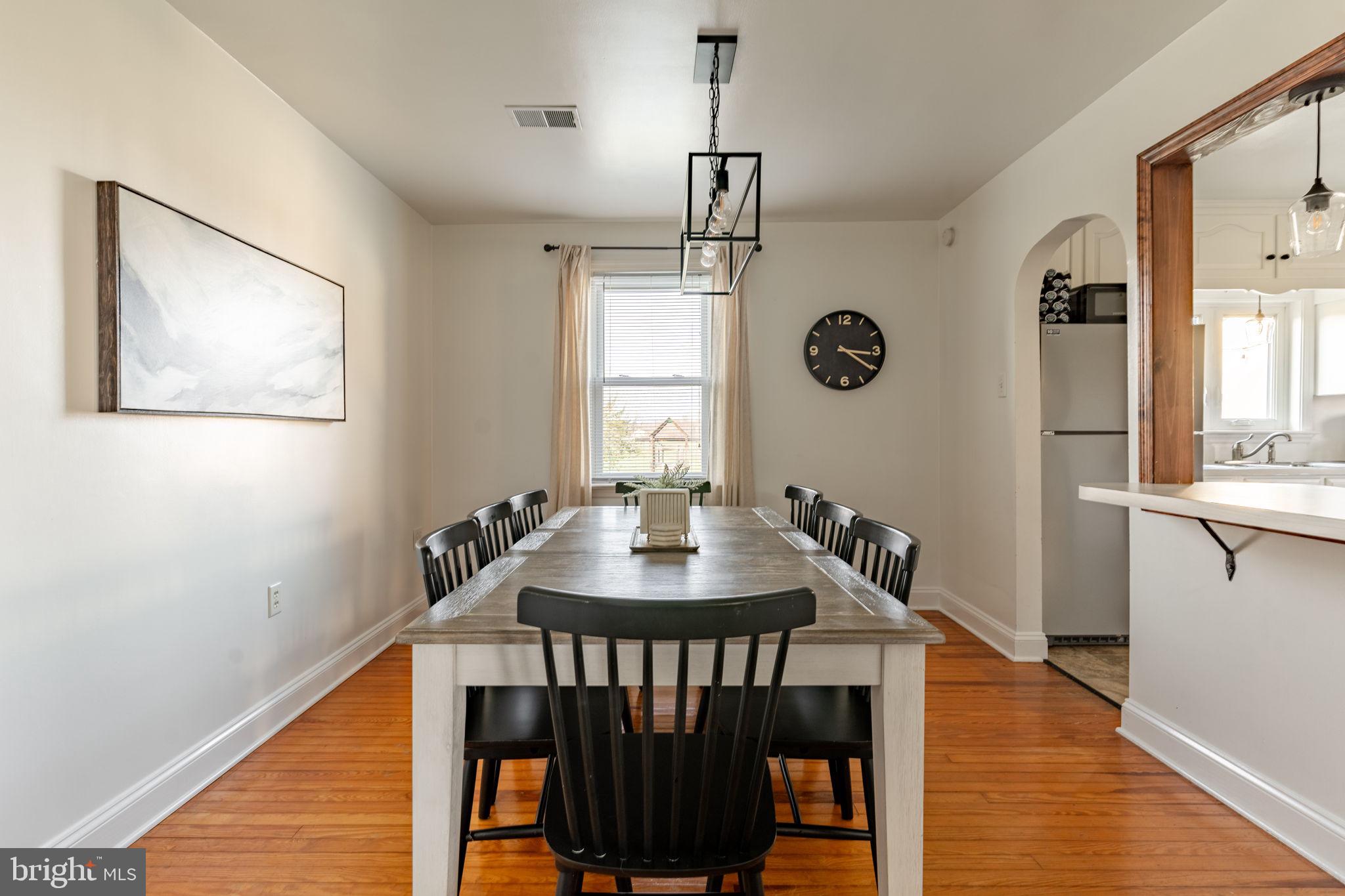 211 E LEXINGTON ROAD