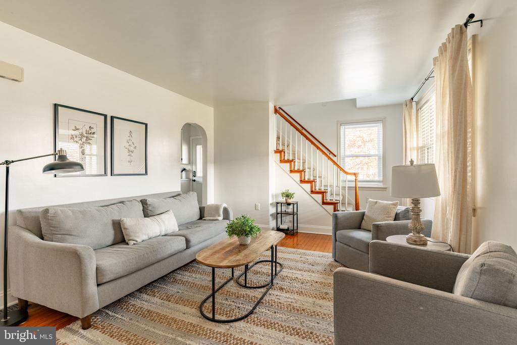 211 E LEXINGTON ROAD