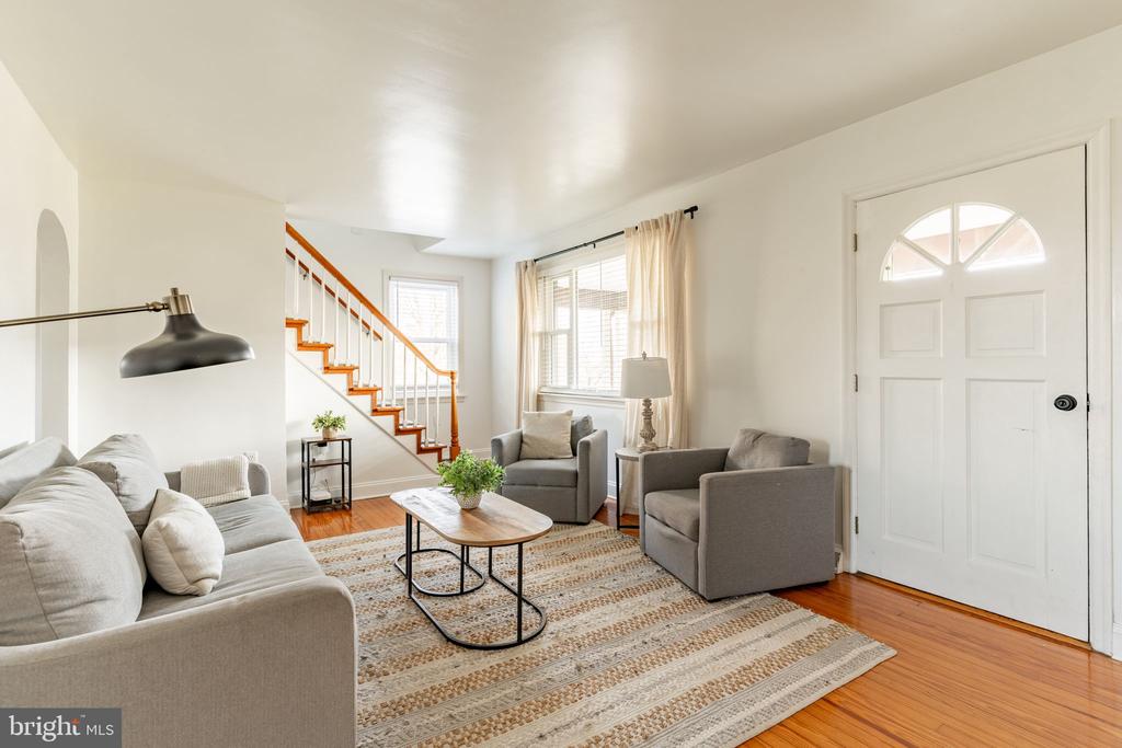 211 E LEXINGTON ROAD