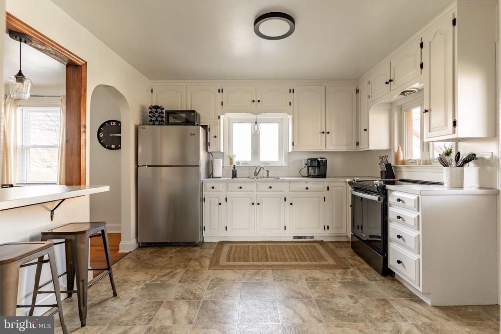211 E LEXINGTON ROAD