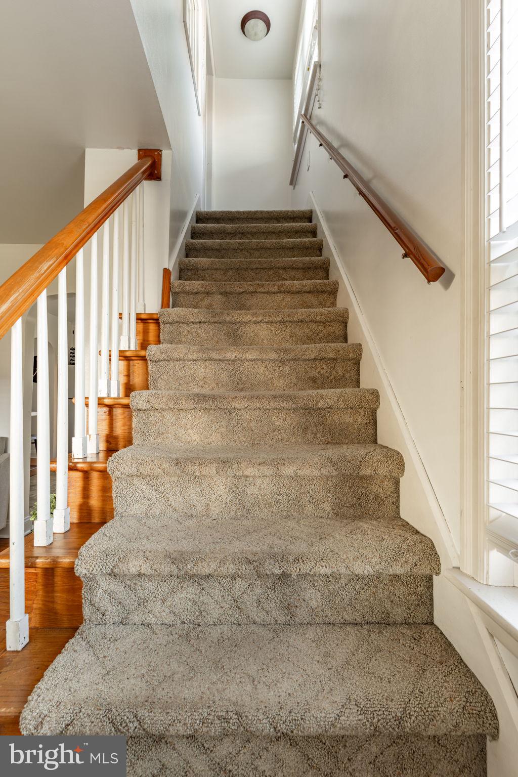 211 E LEXINGTON ROAD