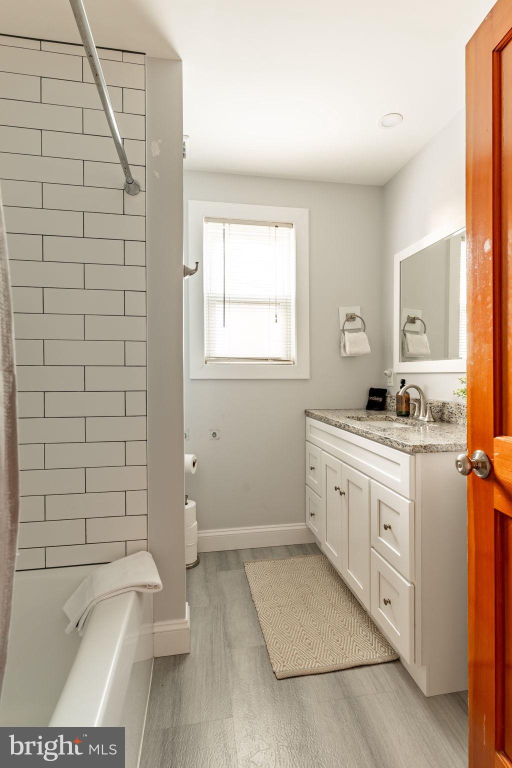 211 E LEXINGTON ROAD