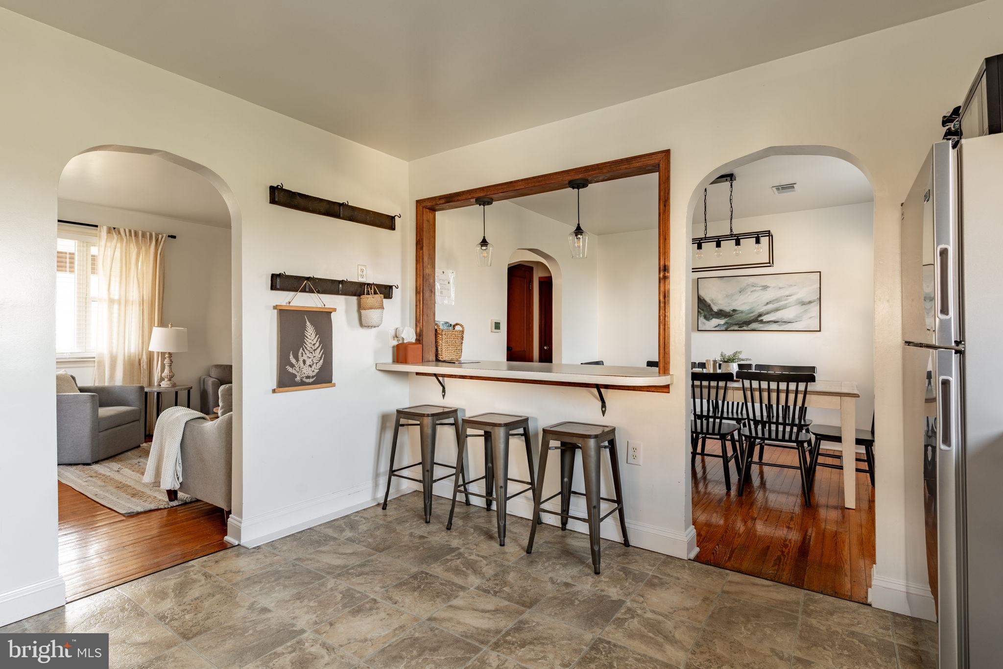 211 E LEXINGTON ROAD