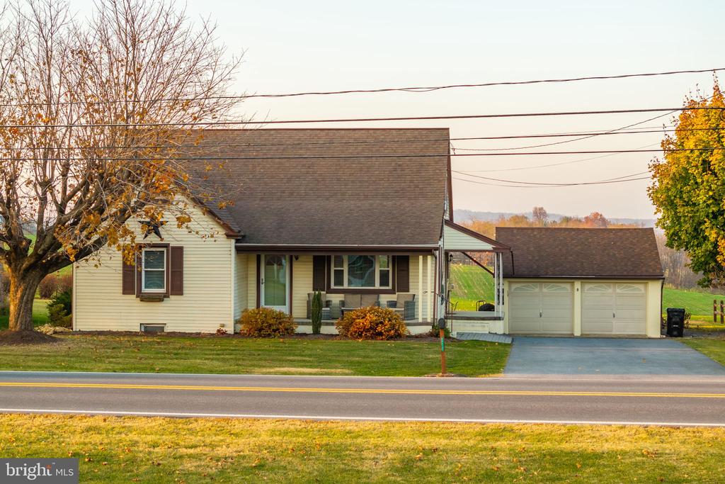 211 E LEXINGTON ROAD