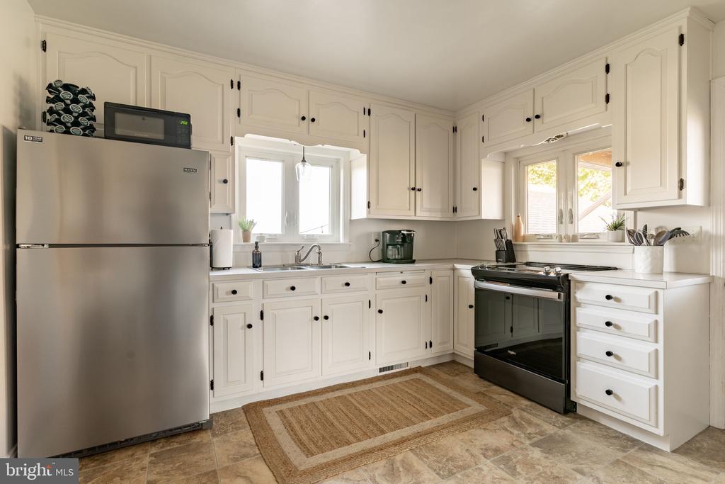 211 E LEXINGTON ROAD