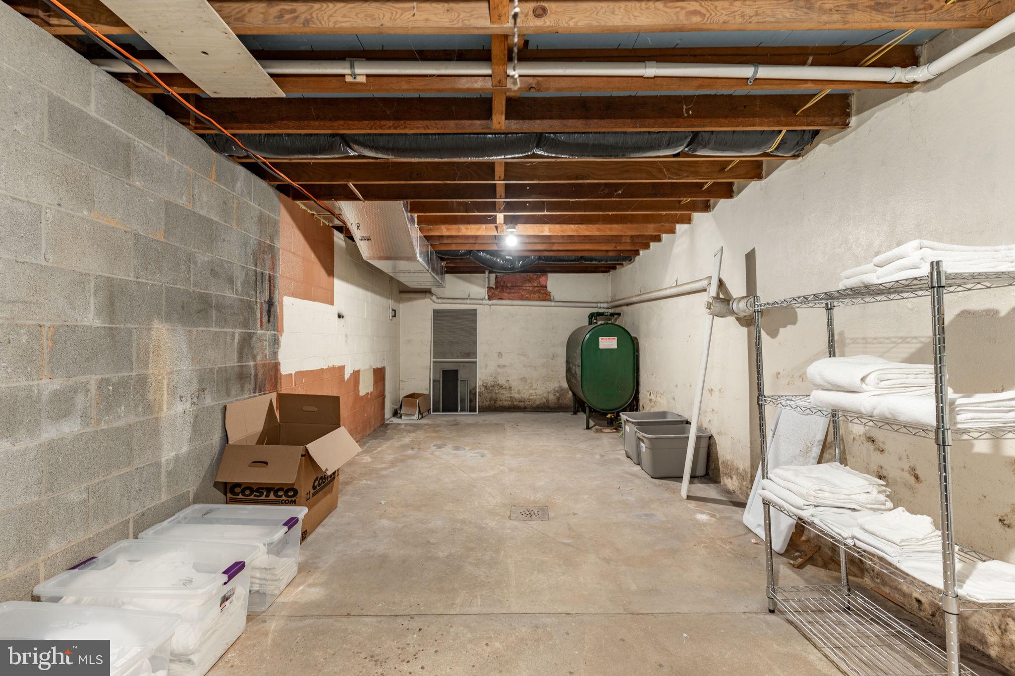 211 E LEXINGTON ROAD