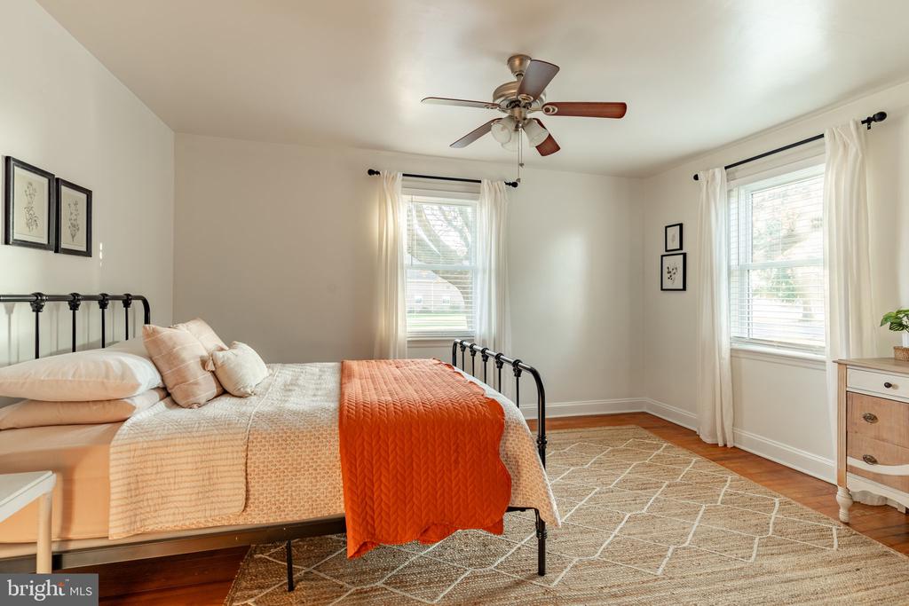 211 E LEXINGTON ROAD