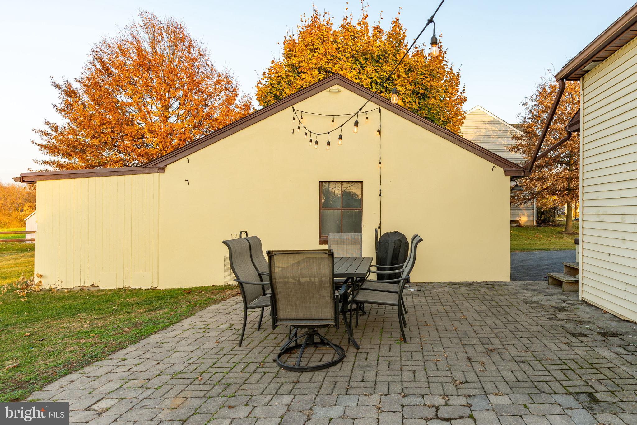 211 E LEXINGTON ROAD