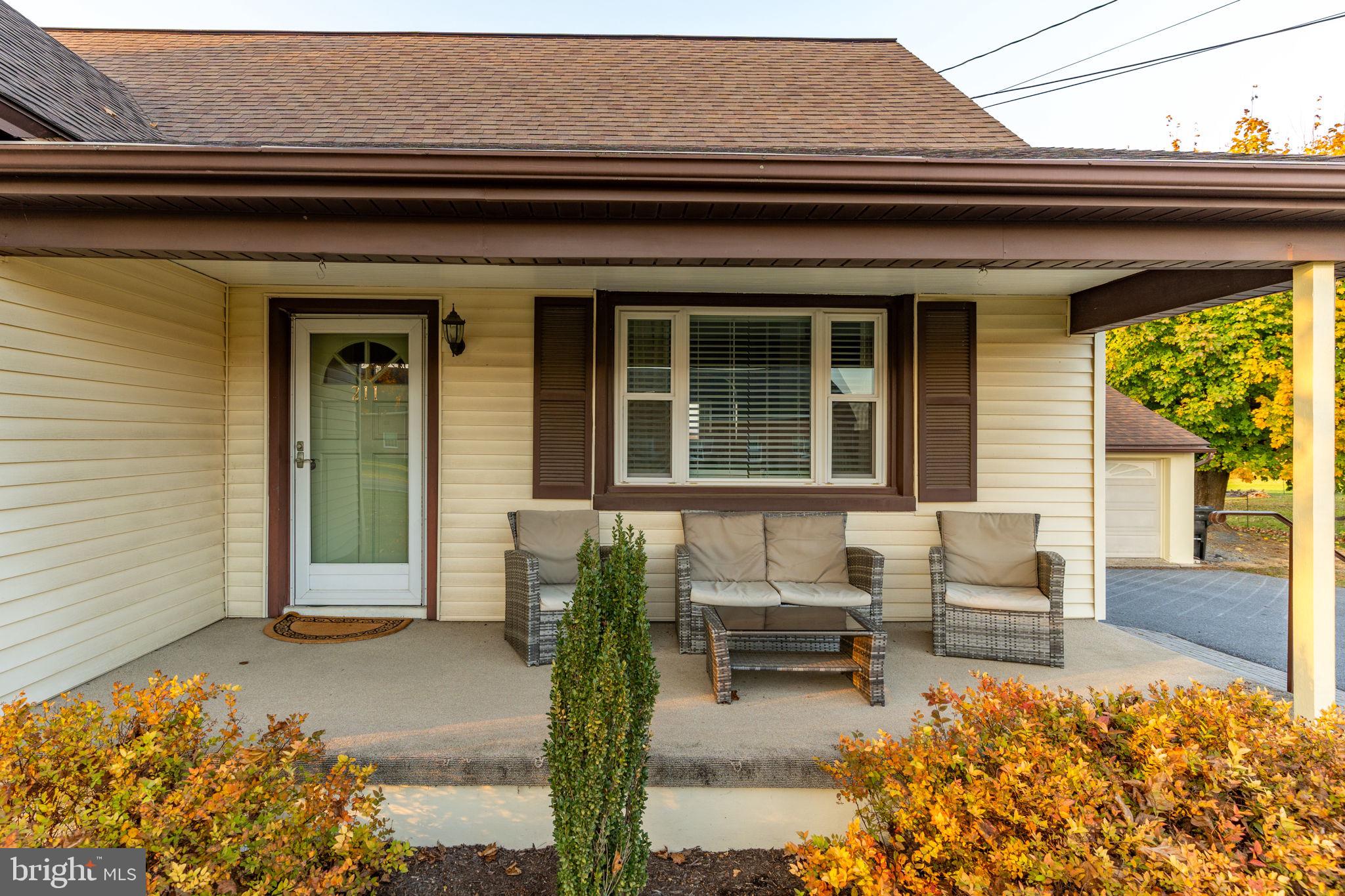 211 E LEXINGTON ROAD