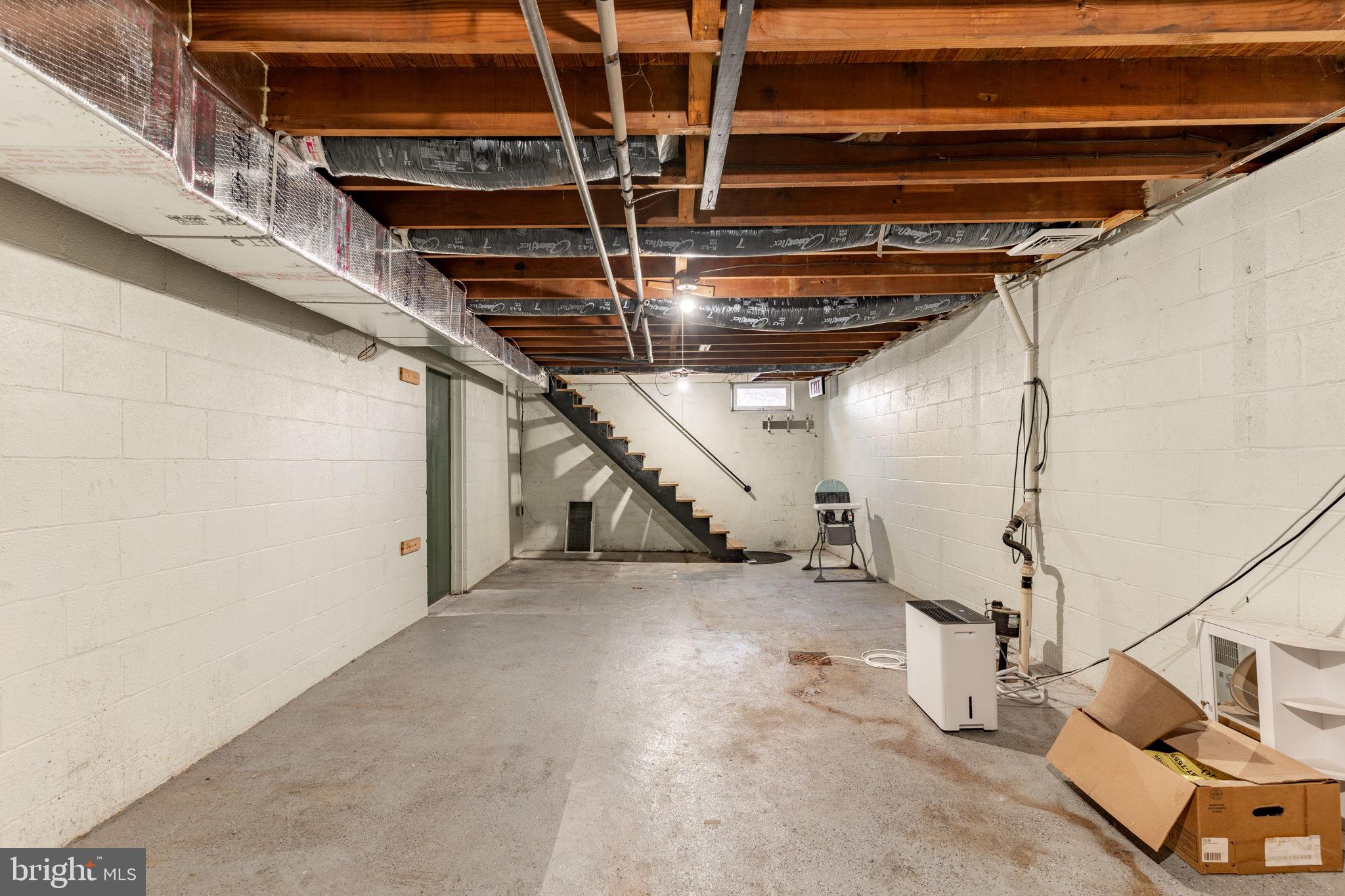 211 E LEXINGTON ROAD