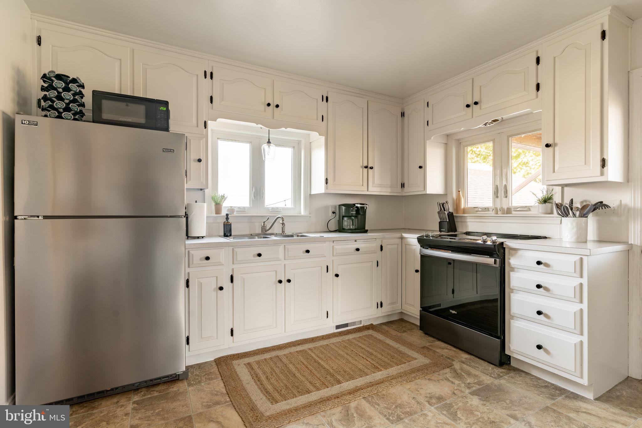 211 E LEXINGTON ROAD