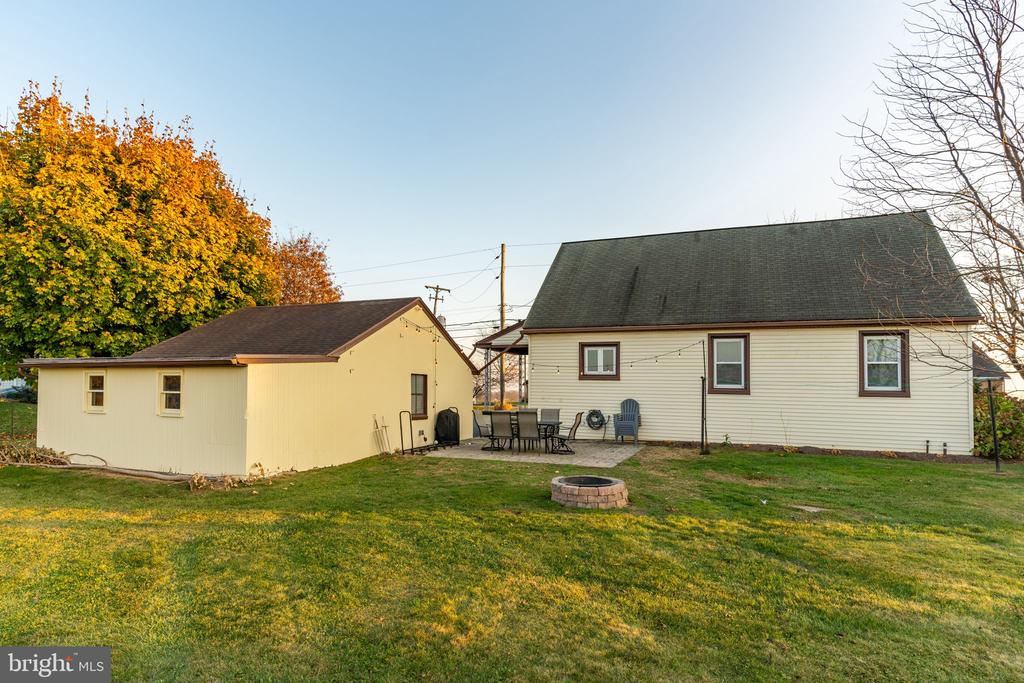 211 E LEXINGTON ROAD
