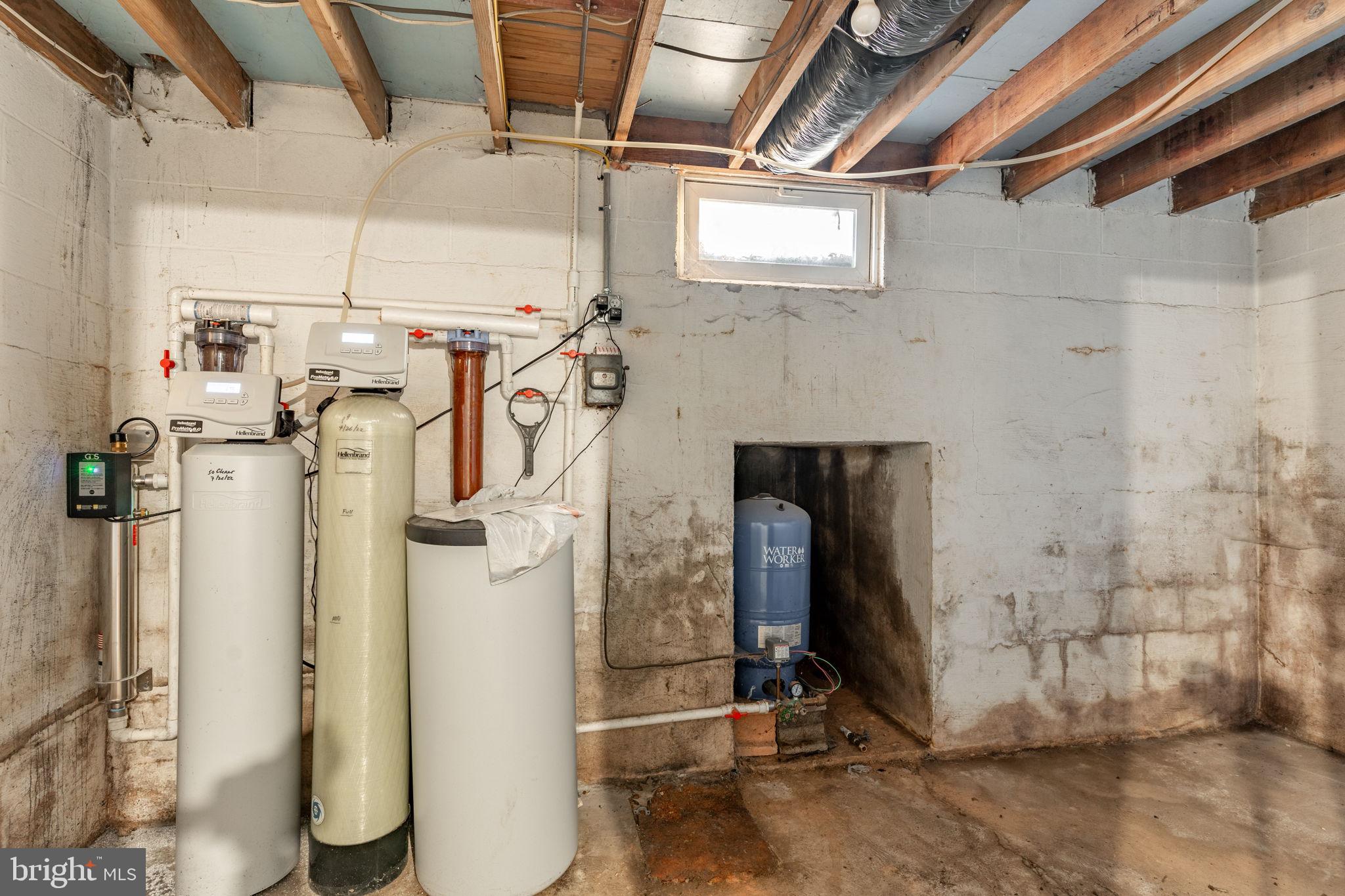 211 E LEXINGTON ROAD