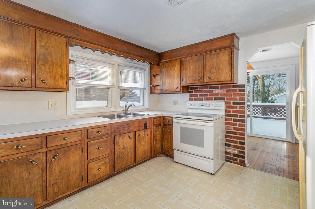 312 HILLSIDE ROAD
