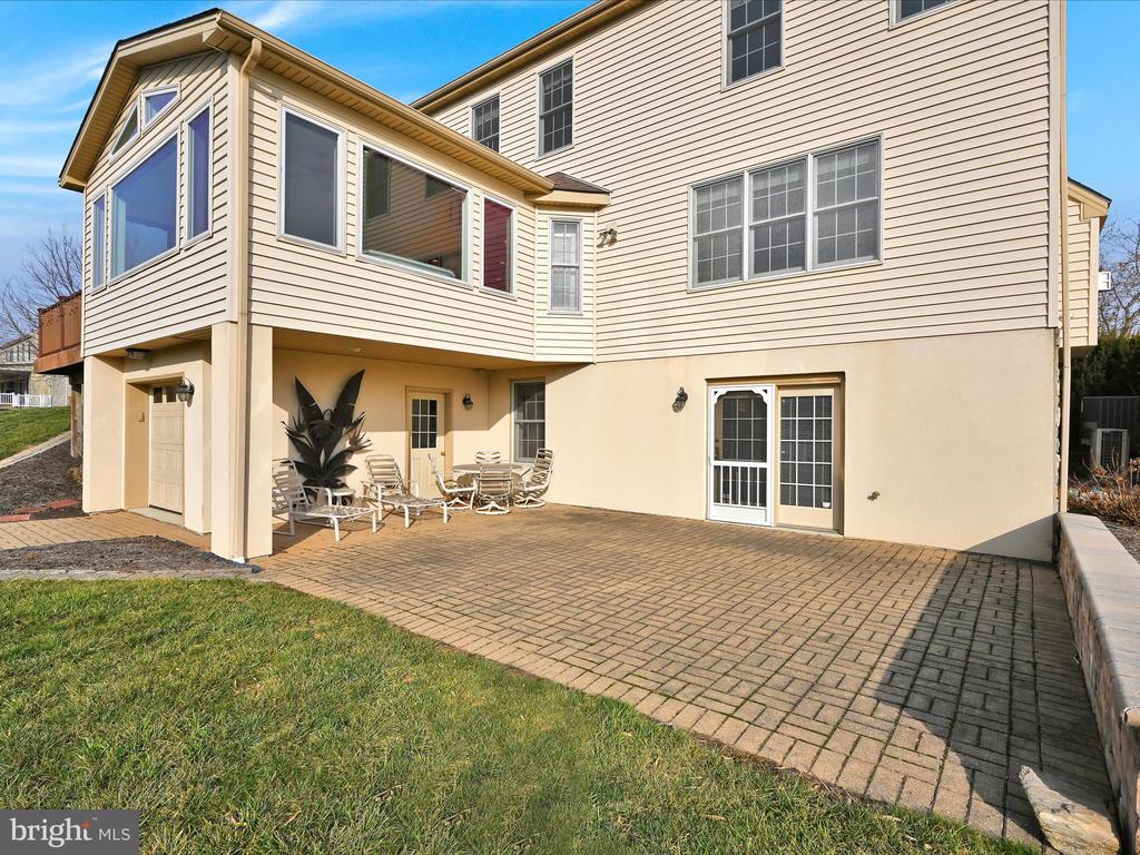 1238 CAMERON DRIVE
