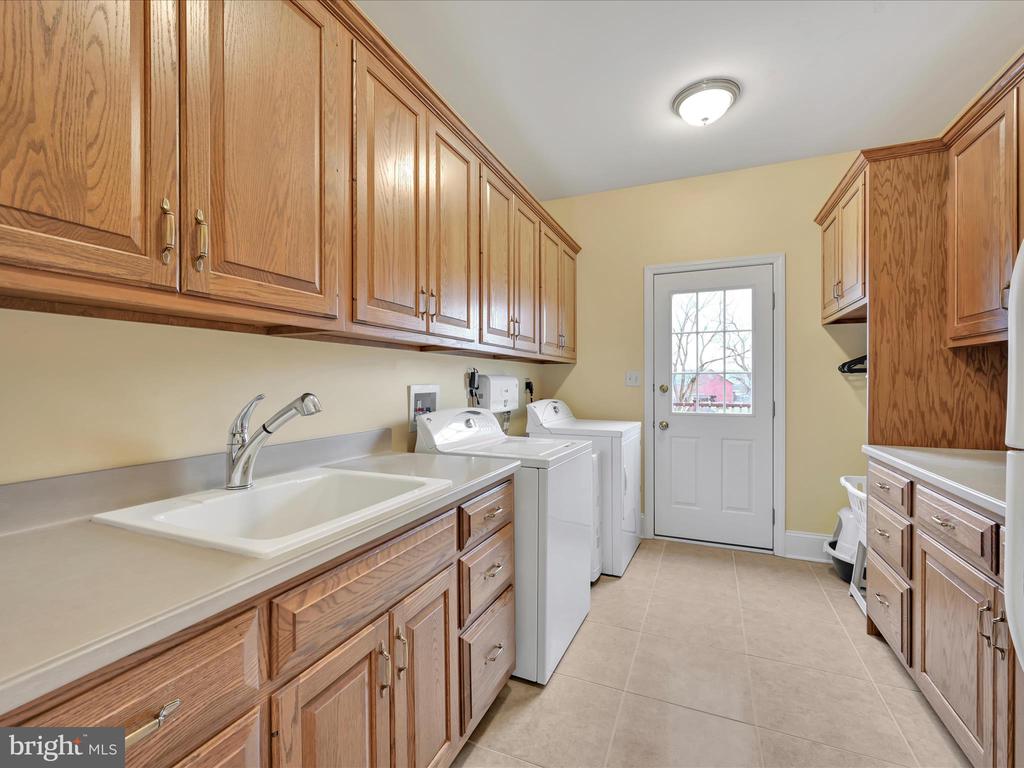 1238 CAMERON DRIVE