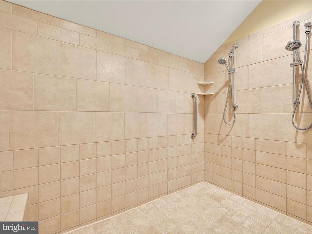 1238 CAMERON DRIVE