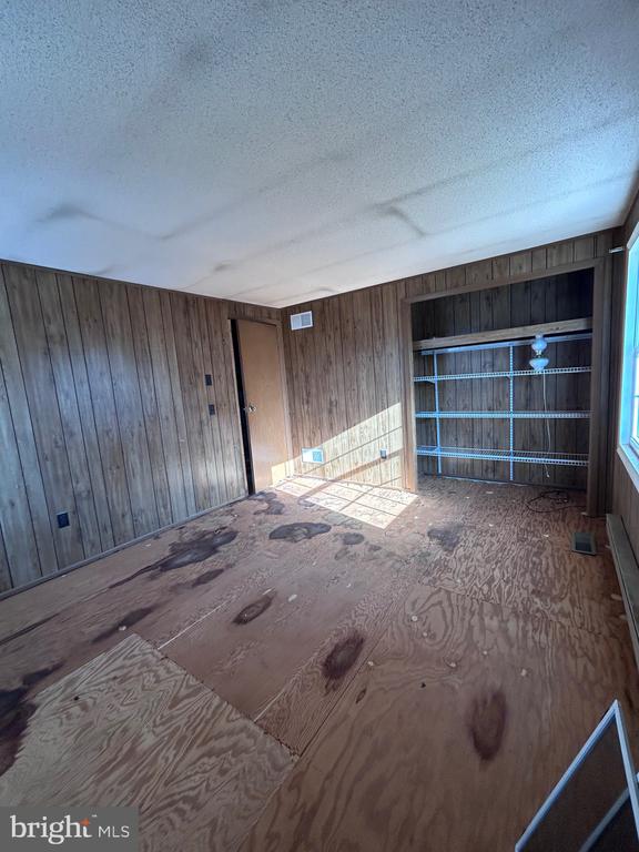 1002 CREEK ROAD