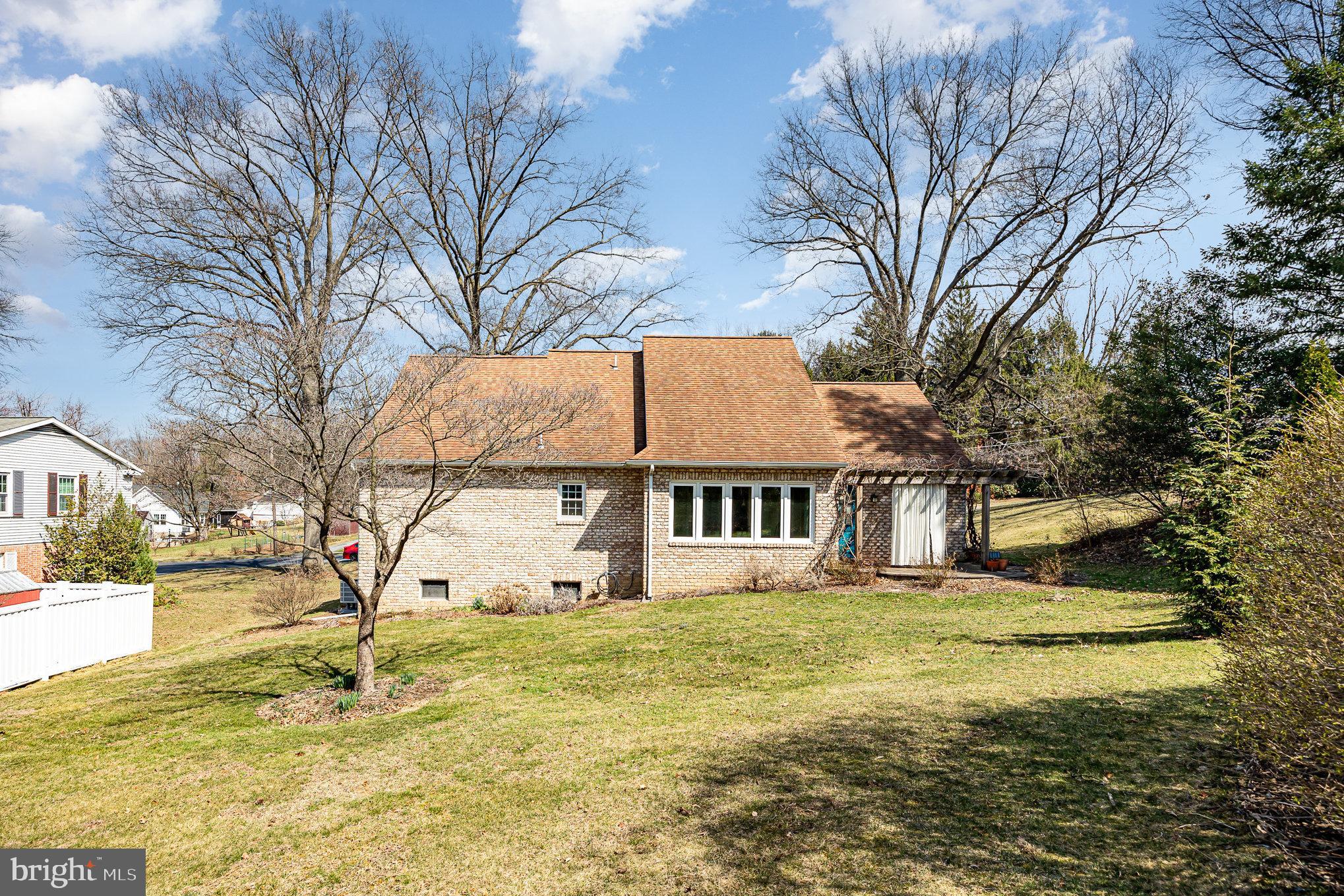 1038 S MOUNT JOY STREET