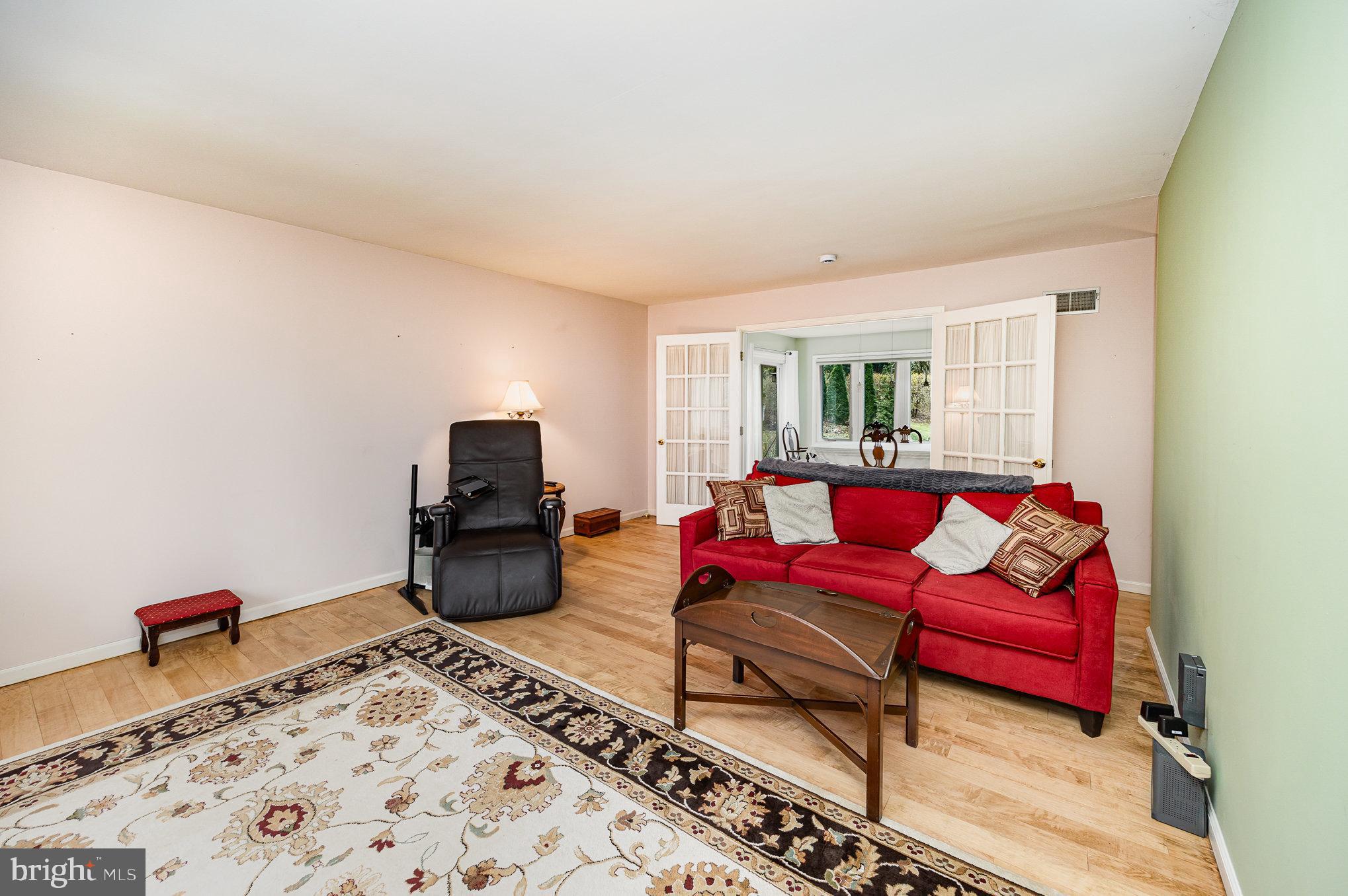 1038 S MOUNT JOY STREET